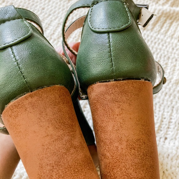 Boutique Clogs in green - Picture 3 of 3